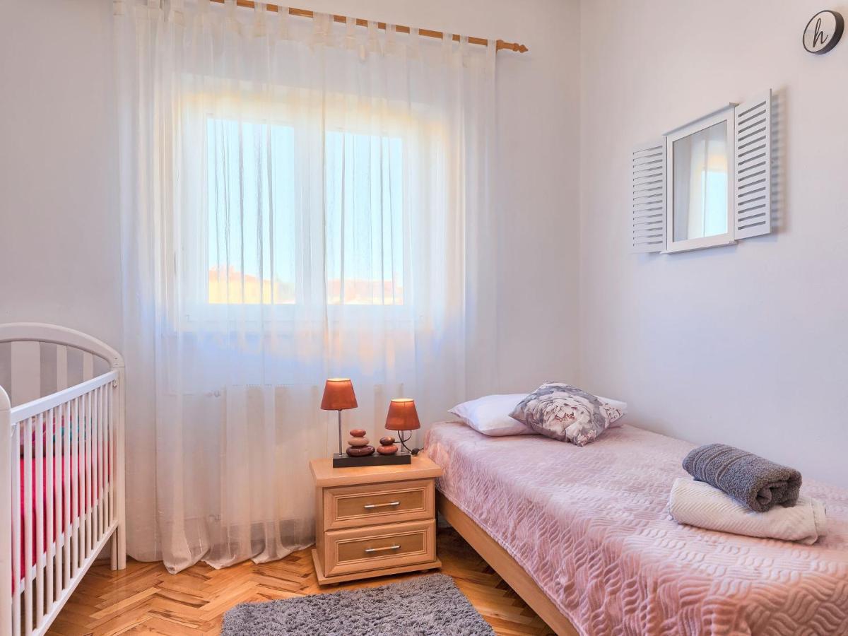 Apartment Laura By Interhome Galizana Екстер'єр фото